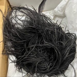 MOVING SALE - Vintage Ostrich Feather Boa - OFFERS/BUNDLES ACCEPTED ✨